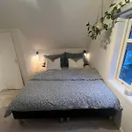 Cozy Apartment On The Hill