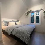 Cozy Apartment On The Hill