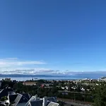Cozy Apartment On The Hill